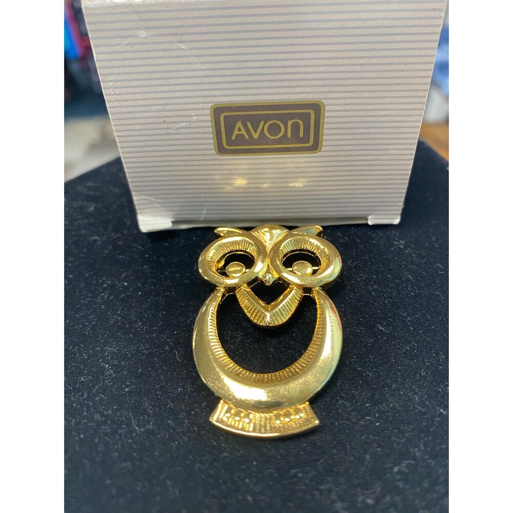 Avon Gold‑Tone Owl Pendant Brooch – Vintage – 1.5 in